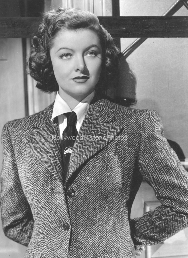 Myrna Loy 1934 sportjacket wm.jpg